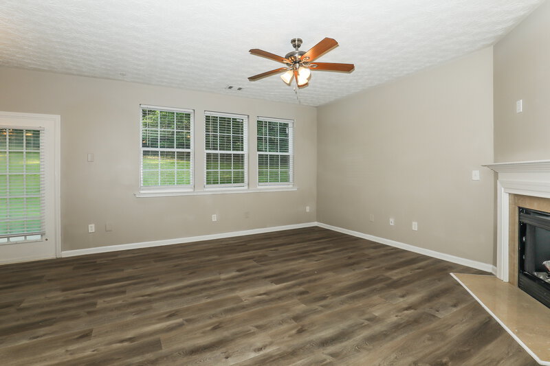 2,105/Mo, 3224 Sable Run Rd Atlanta, GA 30349 Living Room View 2