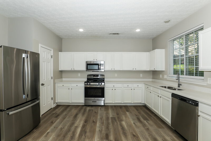 2,105/Mo, 3224 Sable Run Rd Atlanta, GA 30349 Kitchen View