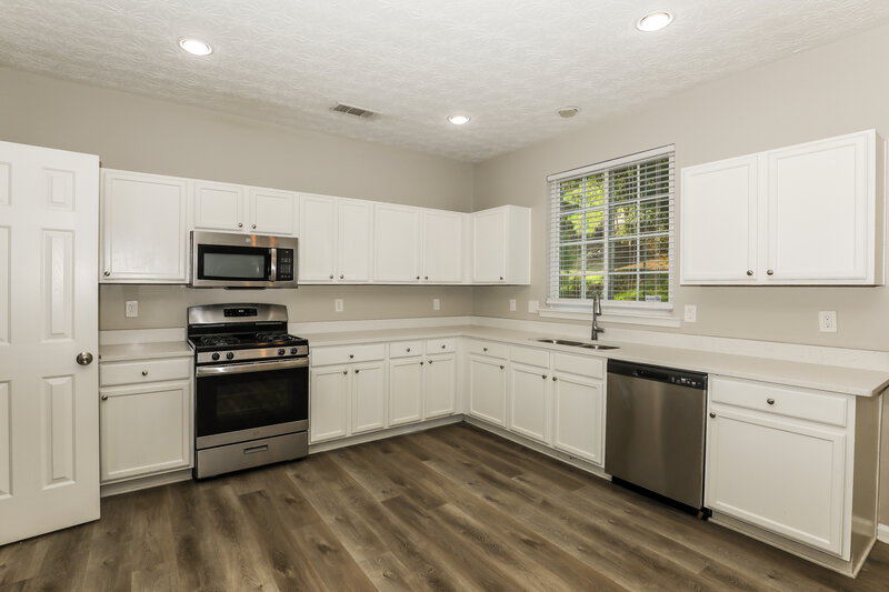 2,105/Mo, 3224 Sable Run Rd Atlanta, GA 30349 Kitchen View 2