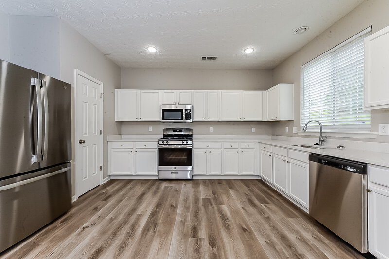 3,000/Mo, 3224 Sable Run Rd Atlanta, GA 30349 Kitchen View 2