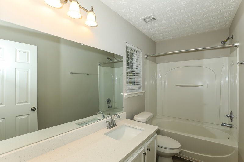 2,105/Mo, 3224 Sable Run Rd Atlanta, GA 30349 Bathroom View