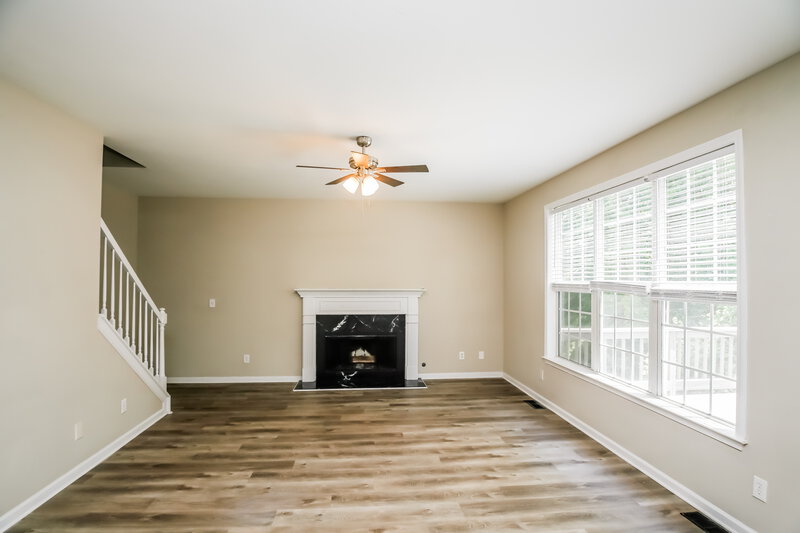 3,205/Mo, 410 Amesbury Cv SW Atlanta, GA 30331 Living Room View