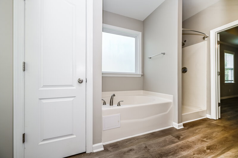 2,455/Mo, 332 Southgate Dr Locust Grove, GA 30248 Primary Bathroom View