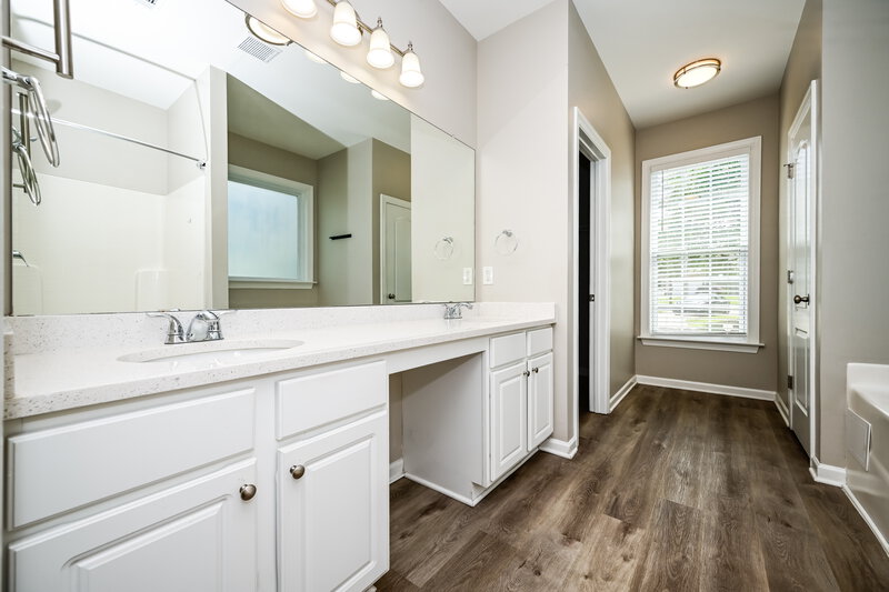 2,455/Mo, 332 Southgate Dr Locust Grove, GA 30248 Main Bathroom View