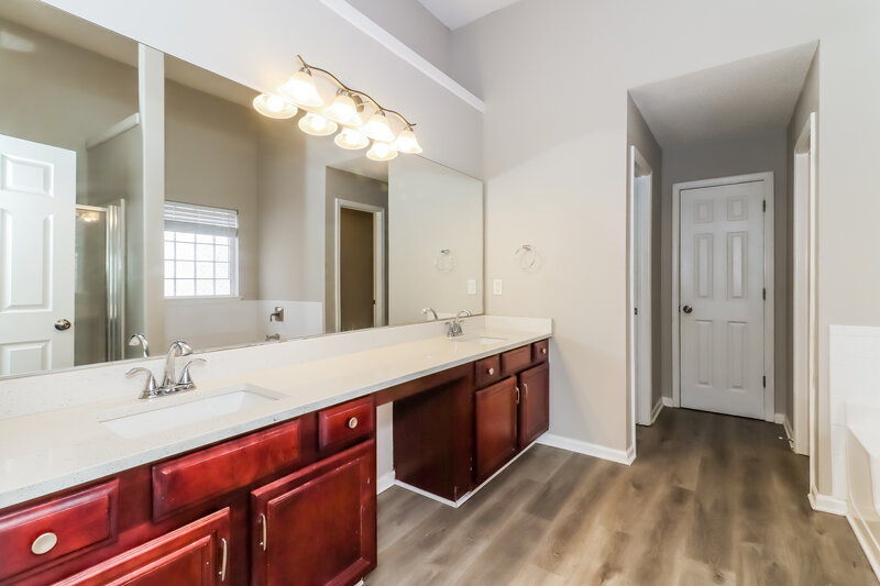 2,640/Mo, 265 Redding Ridge Atlanta, GA 30349 Main Bathroom View