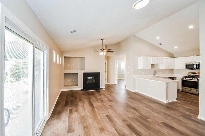 1,800/Mo, 109 Silver Ridge Dr Dallas, GA 30157 Living Room View