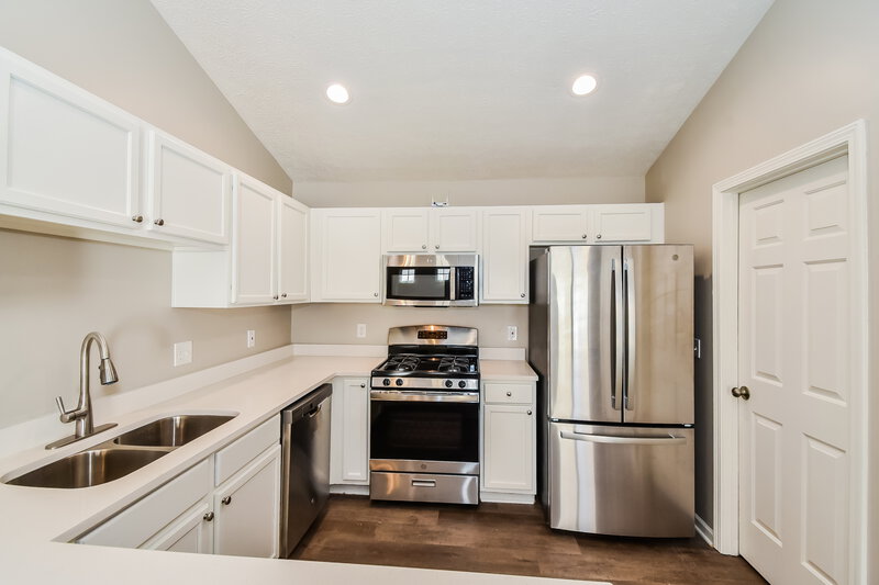 1,800/Mo, 109 Silver Ridge Dr Dallas, GA 30157 Kitchen View