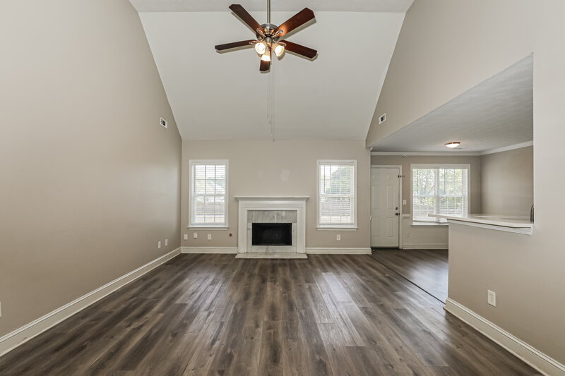 2,125/Mo, 20 Windpher Rdg Hampton, GA 30228 Living Room View