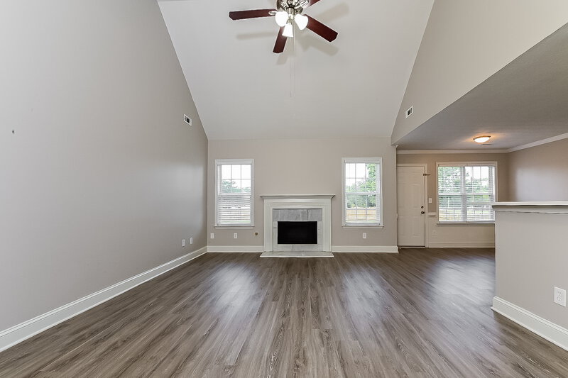 2,095/Mo, 20 Windpher Rdg Hampton, GA 30228 Living Room View 2