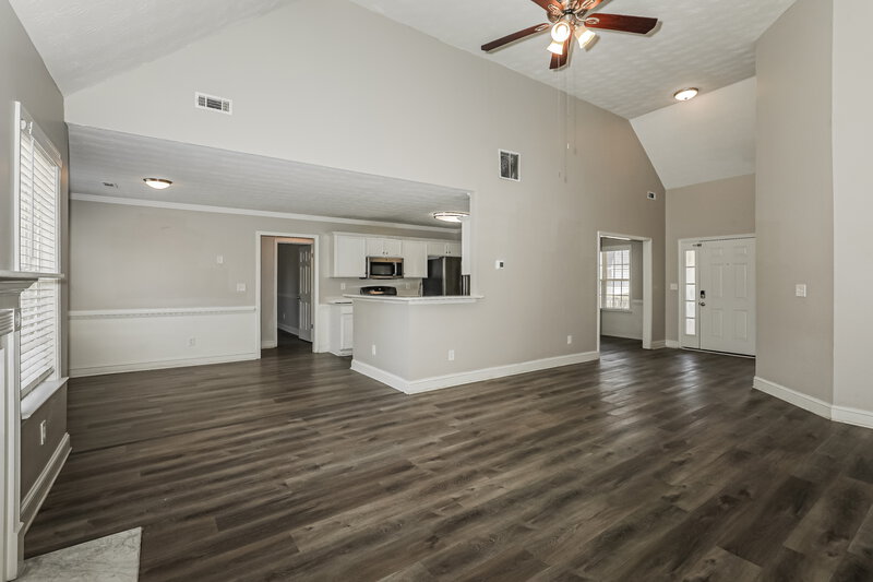 2,125/Mo, 20 Windpher Rdg Hampton, GA 30228 Living Room View 2