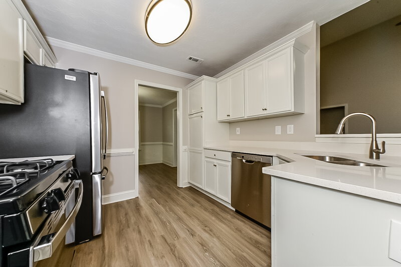 2,095/Mo, 20 Windpher Rdg Hampton, GA 30228 Kitchen View