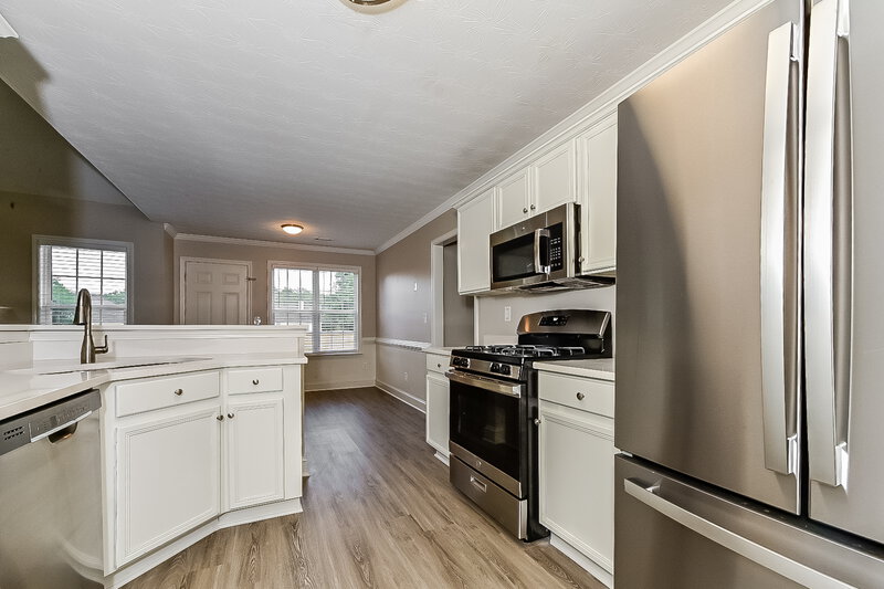 2,095/Mo, 20 Windpher Rdg Hampton, GA 30228 Kitchen View 2