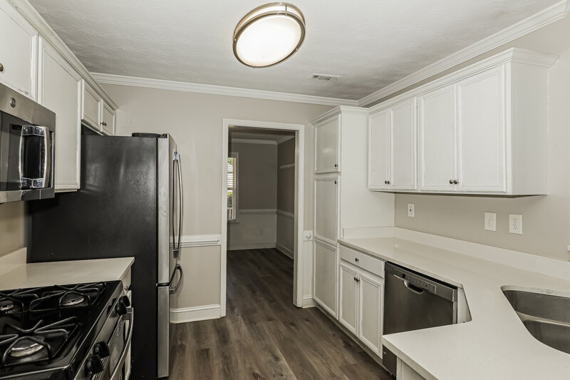 2,125/Mo, 20 Windpher Rdg Hampton, GA 30228 Kitchen View 2