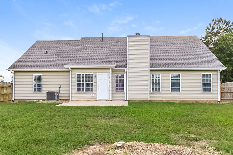 2,095/Mo, 20 Windpher Rdg Hampton, GA 30228 Rear View