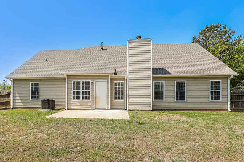 2,125/Mo, 20 Windpher Rdg Hampton, GA 30228 Rear View