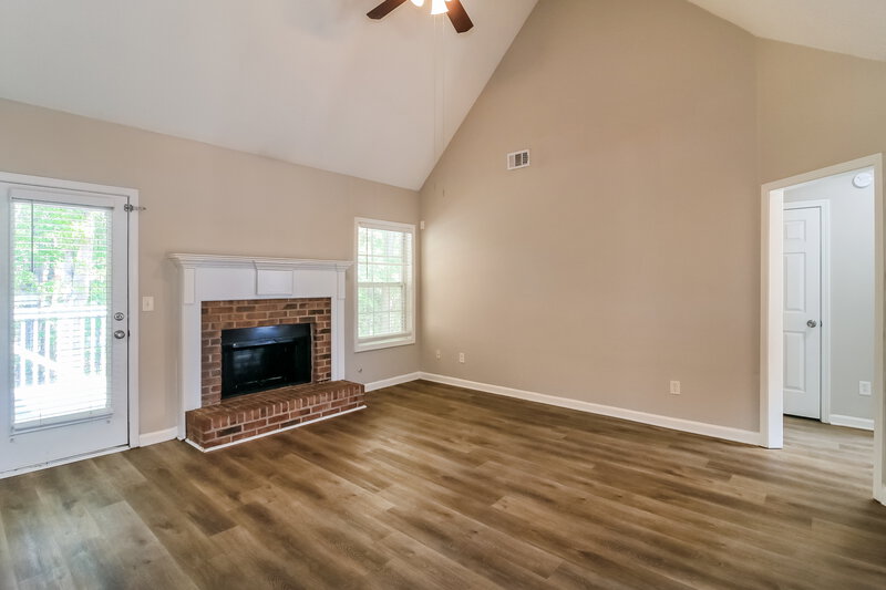 2,280/Mo, 915 Castlerock Way McDonough, GA 30253 Living Room View