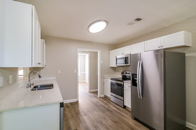 2,280/Mo, 915 Castlerock Way McDonough, GA 30253 Kitchen View 2
