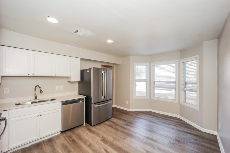 1,685/Mo, 5380 Forest Downs Cir College Park, GA 30349 Kitchen View