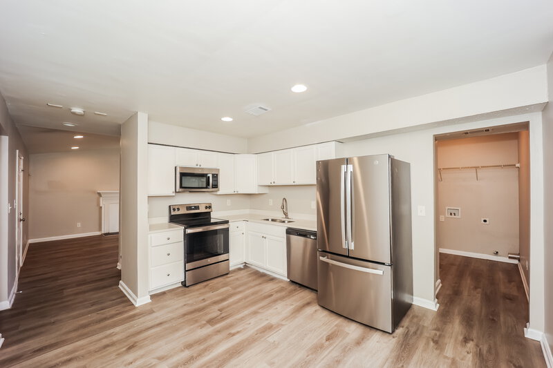 1,685/Mo, 5380 Forest Downs Cir College Park, GA 30349 Kitchen View 2