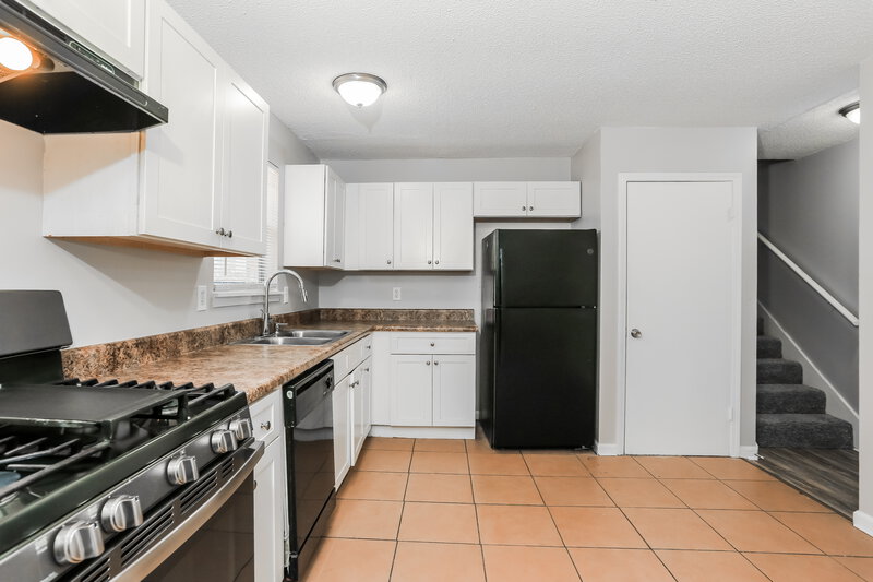 1,905/Mo, 3862 Narron Dr NW Atlanta, GA 30331 Kitchen View 3