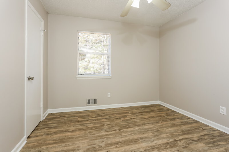 1,905/Mo, 3862 Narron Dr NW Atlanta, GA 30331 Bedroom View