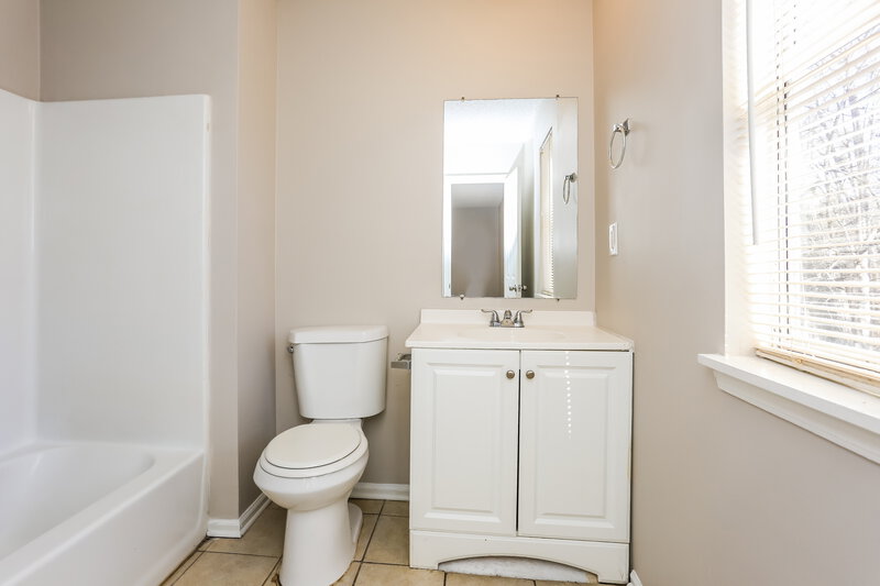 1,905/Mo, 3862 Narron Dr NW Atlanta, GA 30331 Bathroom View