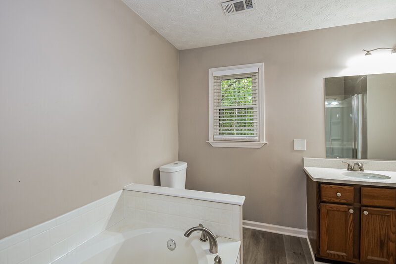 2,960/Mo, 650 Kurtz Rd Marietta, GA 30066 Main Bathroom View
