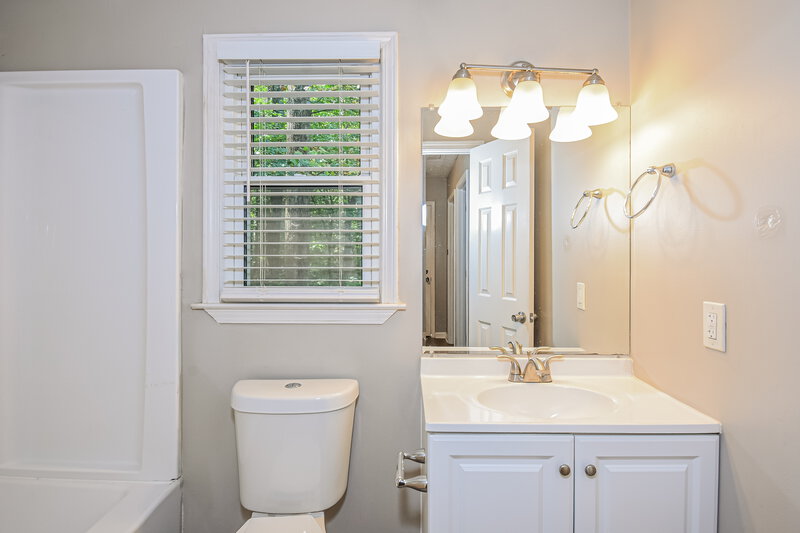 2,960/Mo, 650 Kurtz Rd Marietta, GA 30066 Bathroom View