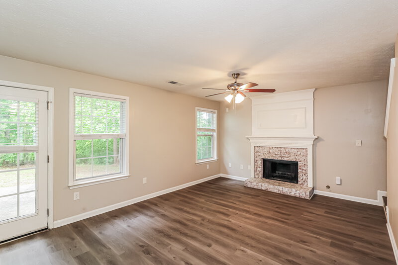 2,470/Mo, 4970 Promenade Dr SW Atlanta, GA 30331 Living Room View 3