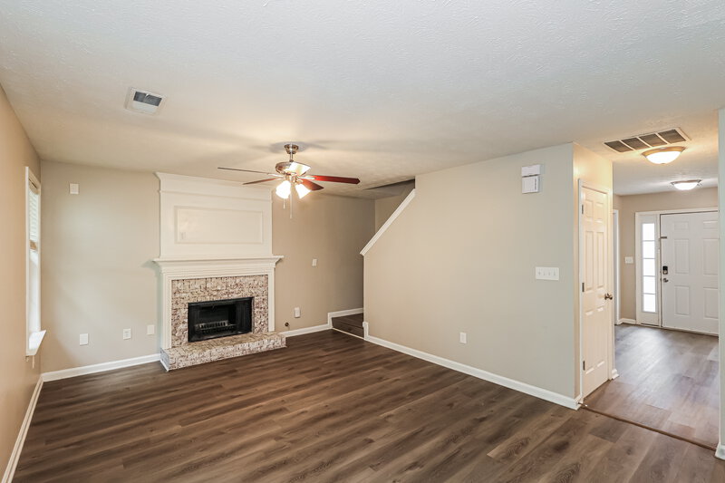 2,470/Mo, 4970 Promenade Dr SW Atlanta, GA 30331 Living Room View 4