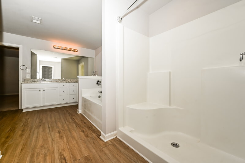 3,430/Mo, 920 Fellowship Rd Fairburn, GA 30213 Main Bathroom View