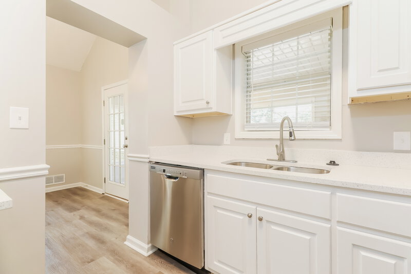 1,945/Mo, 250 Ashley Oaks Dr McDonough, GA 30253 Kitchen View 2