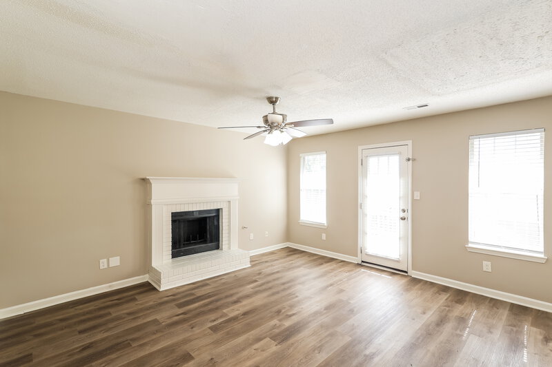 2,095/Mo, 7605 Briar Crest Ct Riverdale, GA 30296 Living Room View