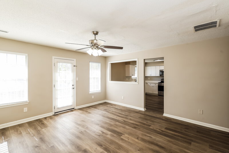 2,095/Mo, 7605 Briar Crest Ct Riverdale, GA 30296 Living Room View 2