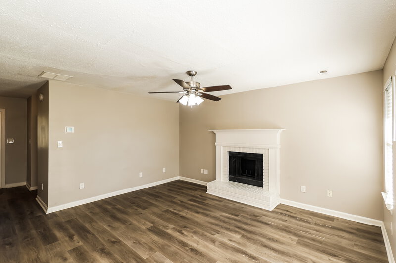 2,095/Mo, 7605 Briar Crest Ct Riverdale, GA 30296 Living Room View 3