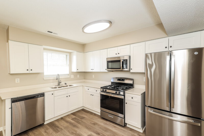 2,095/Mo, 7605 Briar Crest Ct Riverdale, GA 30296 Kitchen View