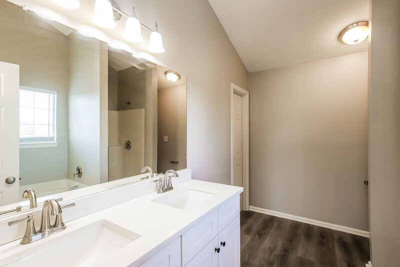 2,095/Mo, 7605 Briar Crest Ct Riverdale, GA 30296 Main Bathroom View