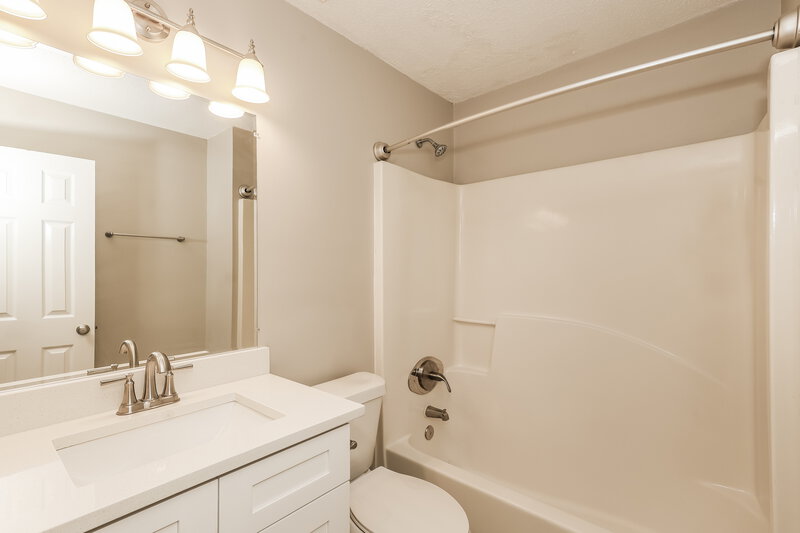 2,095/Mo, 7605 Briar Crest Ct Riverdale, GA 30296 Bathroom View 2