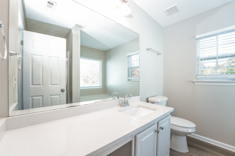 1,970/Mo, 1928 White Top Rd Lawrenceville, GA 30045 Main Bathroom View