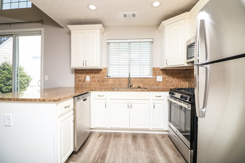 2,165/Mo, 1255 W Oaks Way Woodstock, GA 30188 Kitchen View 2