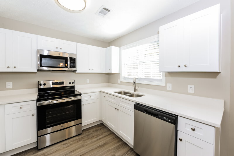 1,925/Mo, 2057 Colony Dr Canton, GA 30114 Kitchen View 2
