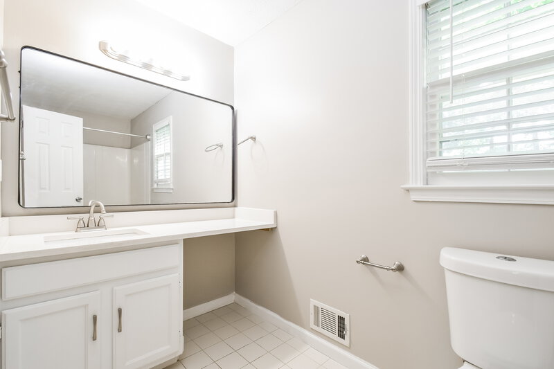 1,875/Mo, 217 Landing Dr Powder Springs, GA 30127 Main Bathroom View