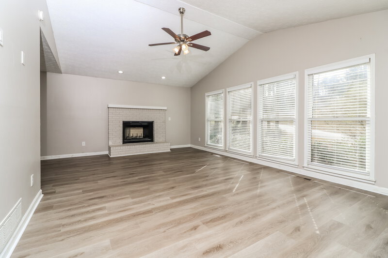 2,255/Mo, 700 Gregory Manor Dr Sw Smyrna, GA 30082 Living Room View 2