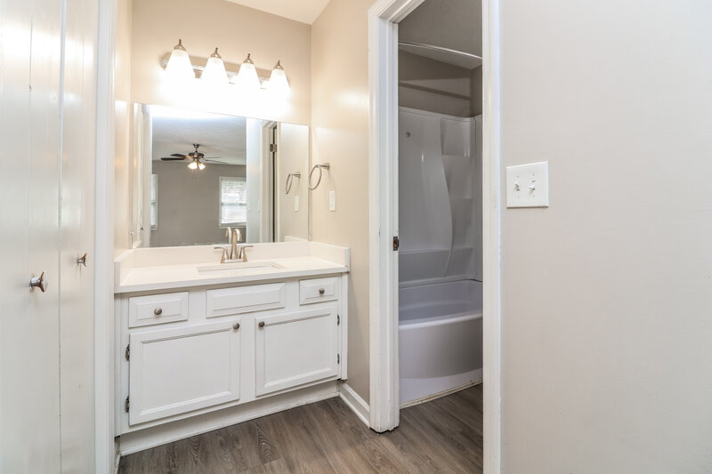 2,255/Mo, 700 Gregory Manor Dr Sw Smyrna, GA 30082 Main Bathroom View