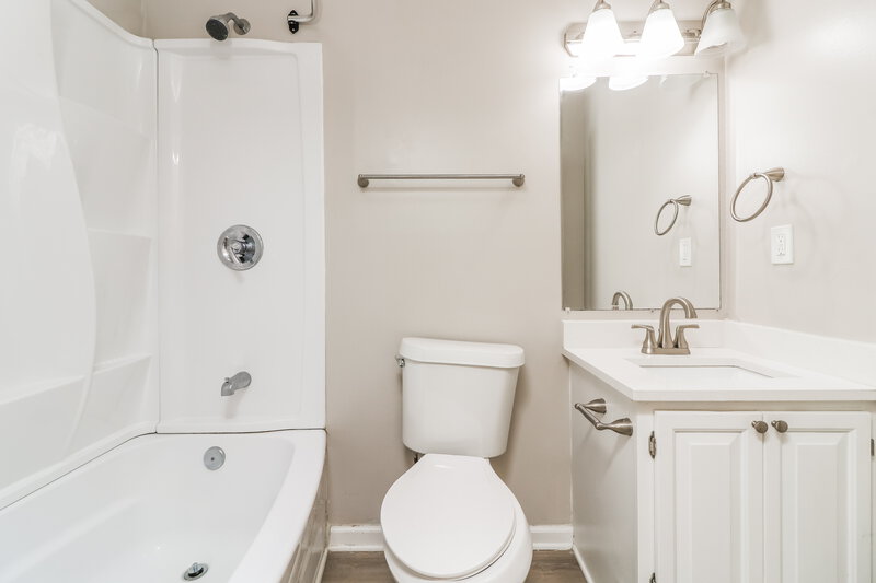 2,255/Mo, 700 Gregory Manor Dr Sw Smyrna, GA 30082 Main Bathroom View 2