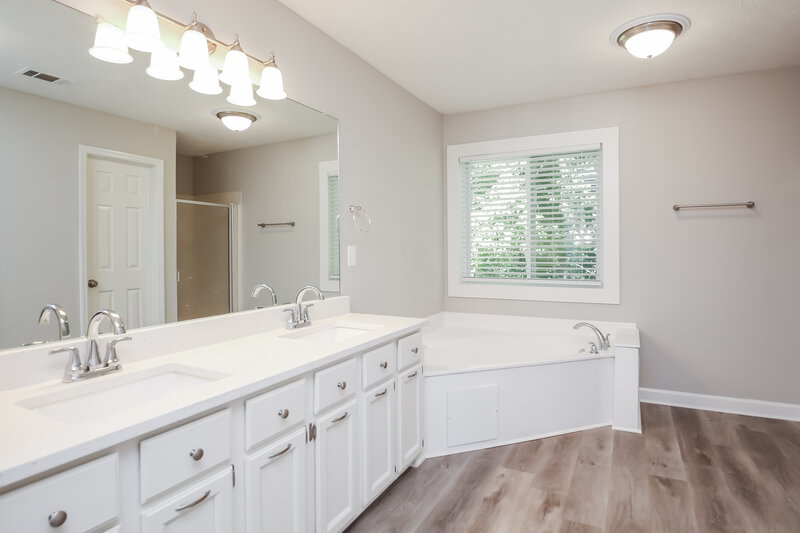 3,700/Mo, 1448 Christiana Dr Lawrenceville, GA 30043 Main Bathroom View