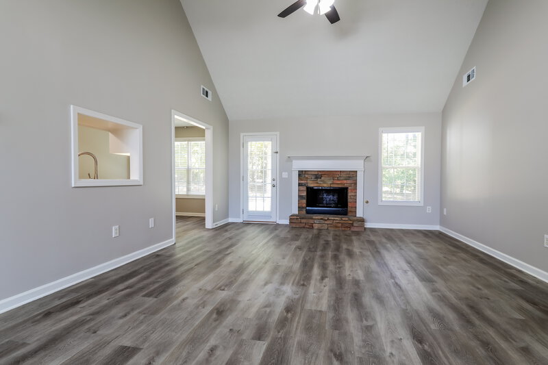 2,045/Mo, 663 Stonecrest Dr Loganville, GA 30052 Living Room View