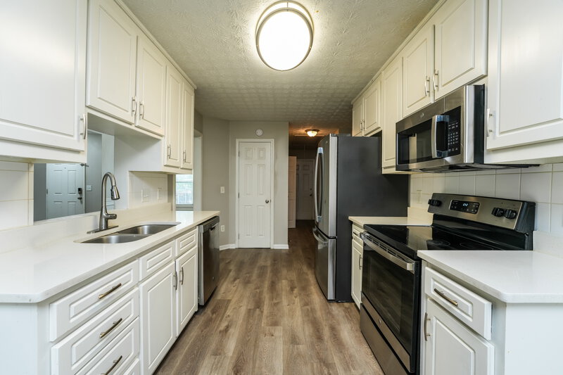 1,975/Mo, 663 Stonecrest Dr Loganville, GA 30052 Kitchen View