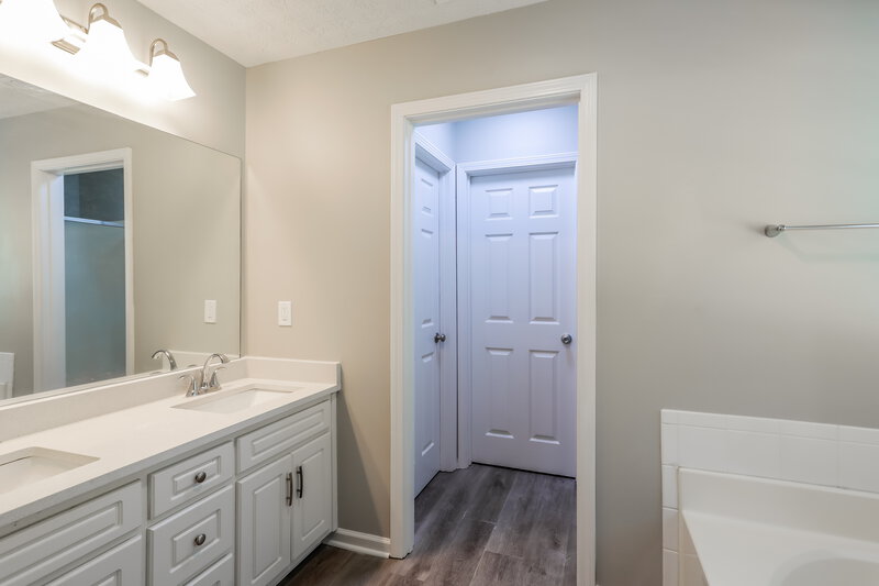 2,045/Mo, 663 Stonecrest Dr Loganville, GA 30052 Main Bathroom View