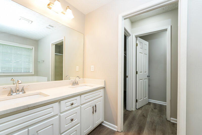 1,975/Mo, 663 Stonecrest Dr Loganville, GA 30052 Main Bathroom View